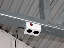 Wodoodporny ultradźwiękowy odstraszacz kun, myszy i szczurów DRAGON ULTRASONIC C200
